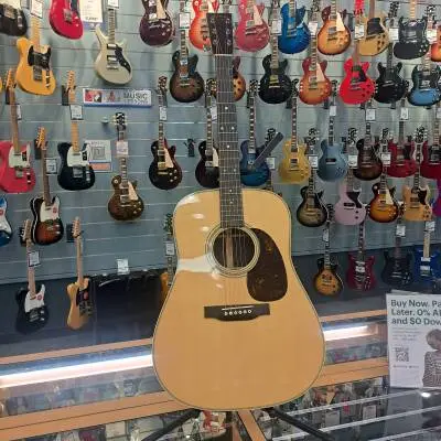 Martin Guitars - D-28